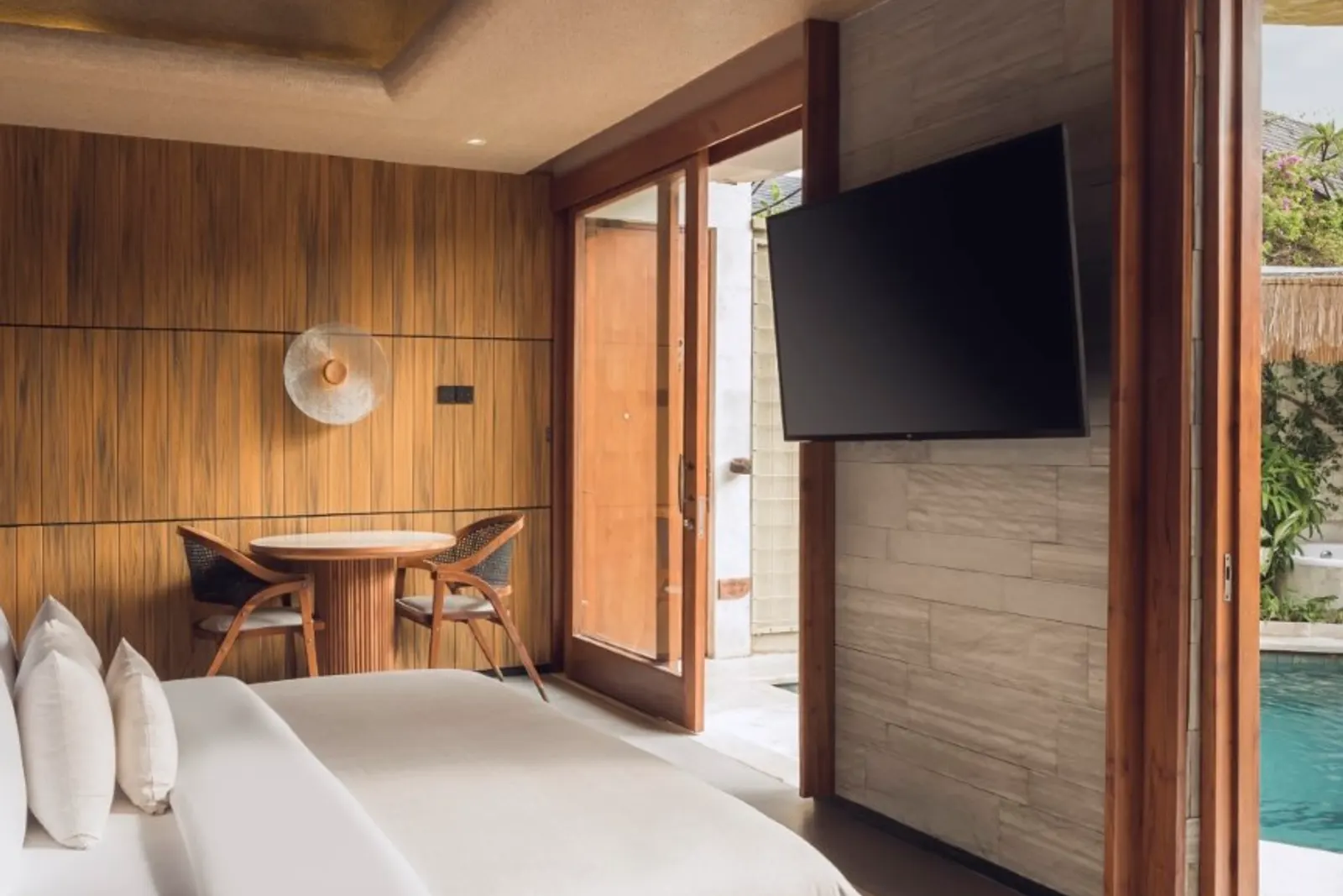 Bedroom opening onto the private pool and Jacuzzi at Sini Vie Resort Seminyak